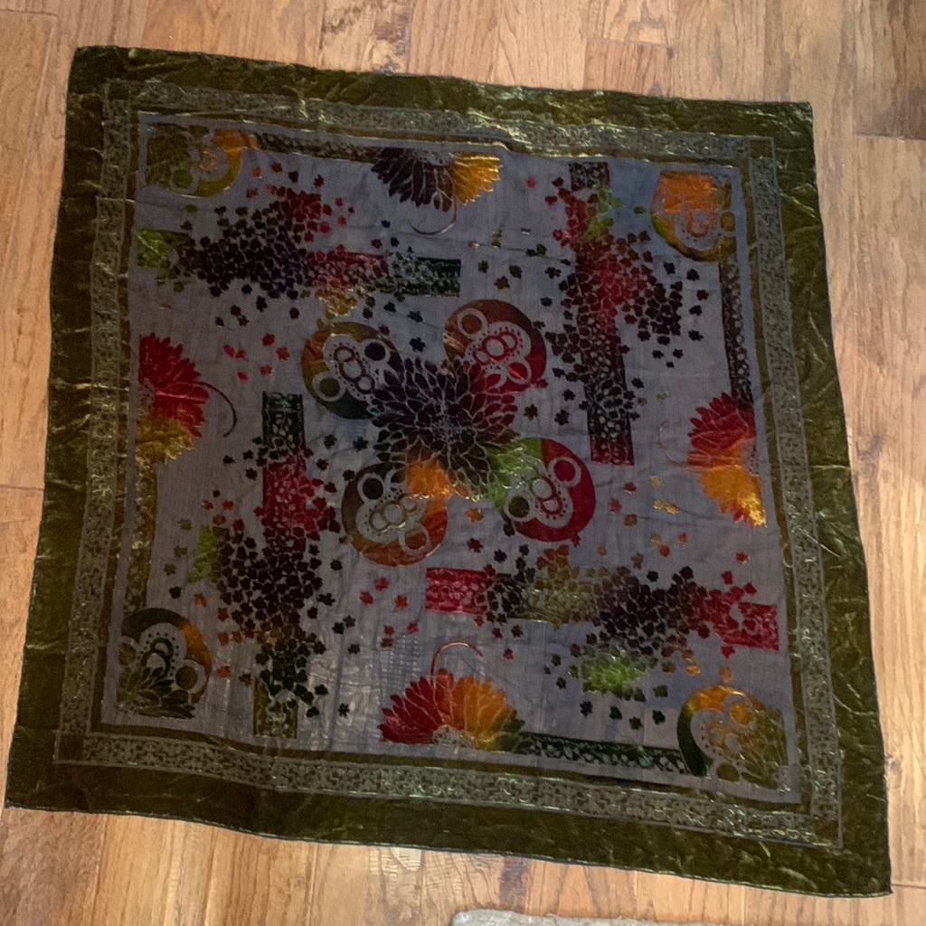 Luxurious Scarf Measures 41 X 41